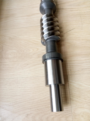 697mm กว้างภายนอกการลดสอง Worm Gear Reducer สําหรับการใช้งานภาระหนัก